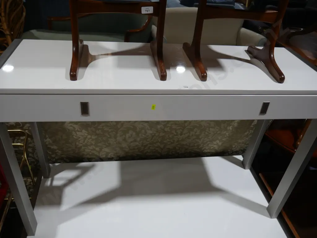 Hallway table Image 1++