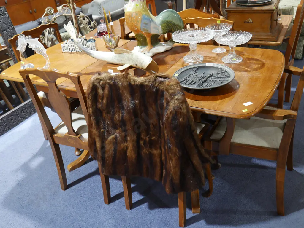 Dining table and 6 chairs Image 1++
