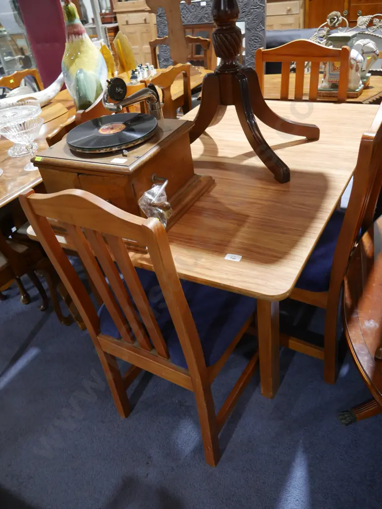 Dining table and four chairs Image 1++