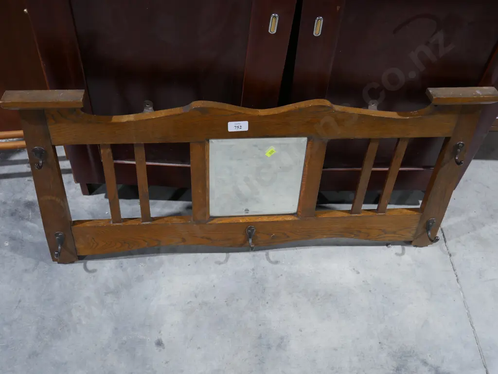 Wall mirror with coat hooks Image 1++