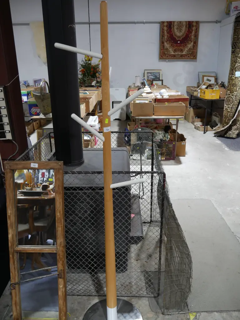 Coat stand Image 1++
