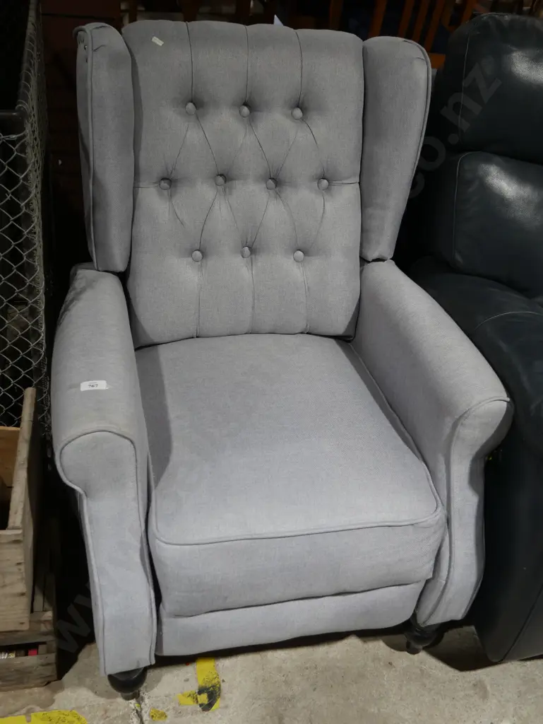 Wing back electric arm chair Image 1++