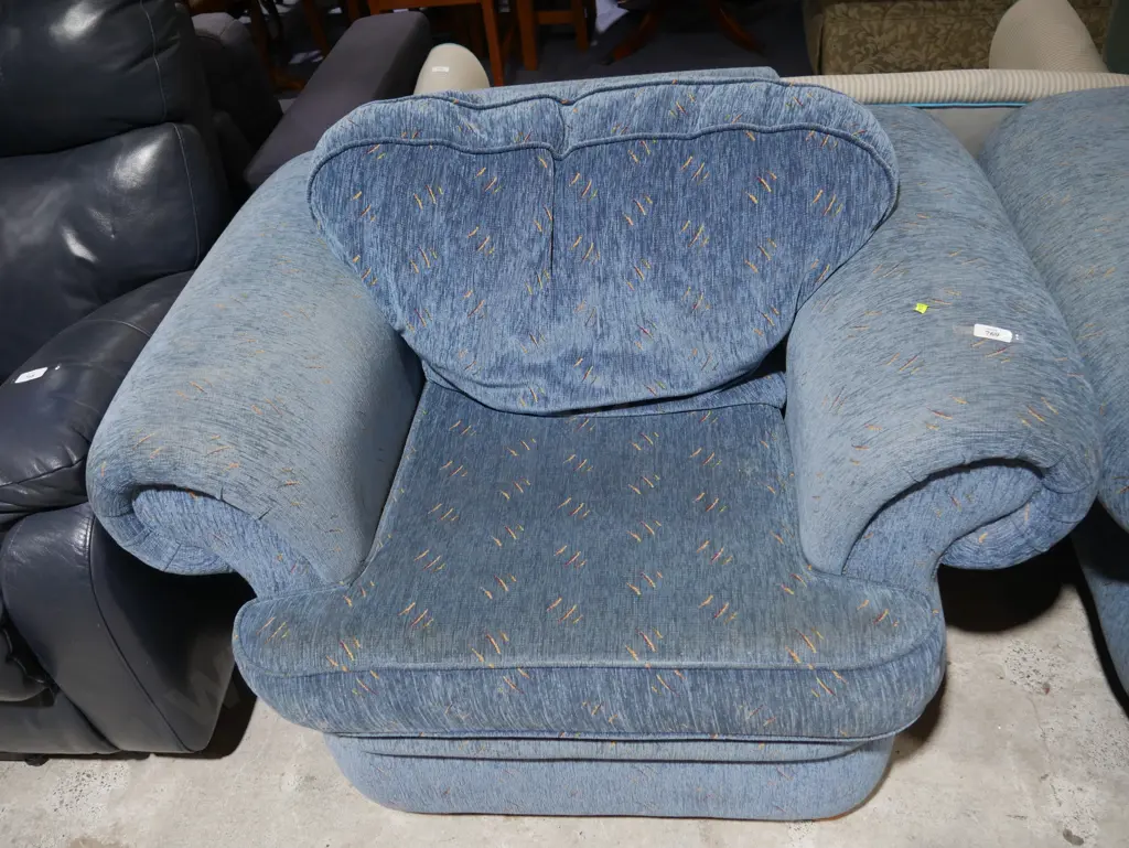 3 piece lounge suite Image 1++