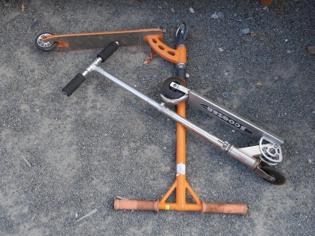 2 scooters Image 1++
