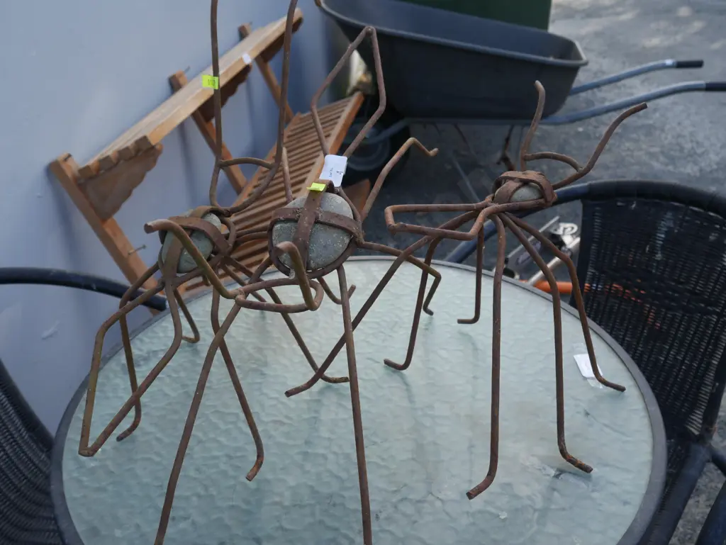 3 metal ant garden ornaments Image 1++