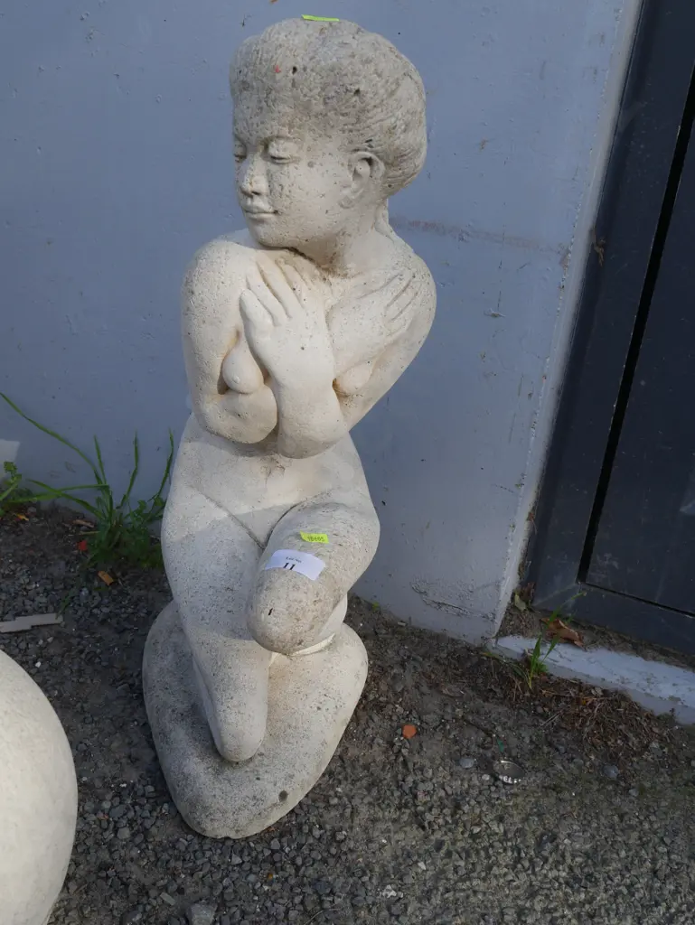 Lady garden statue Image 1++