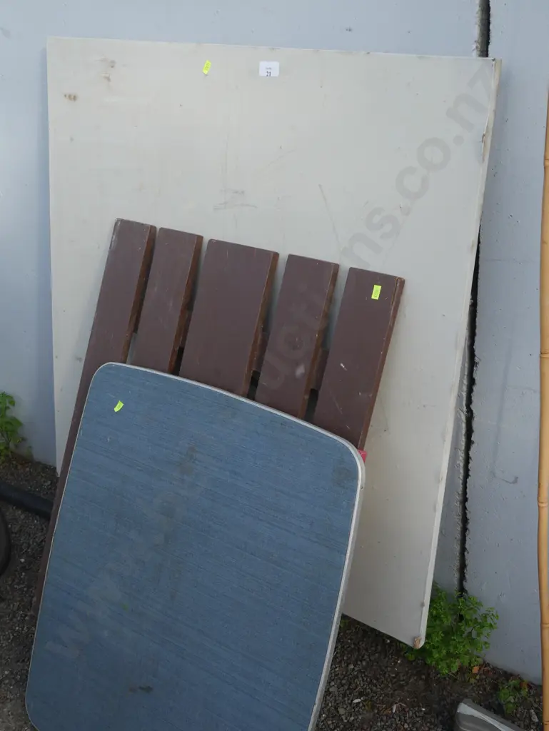 3 folding tables Image 1++