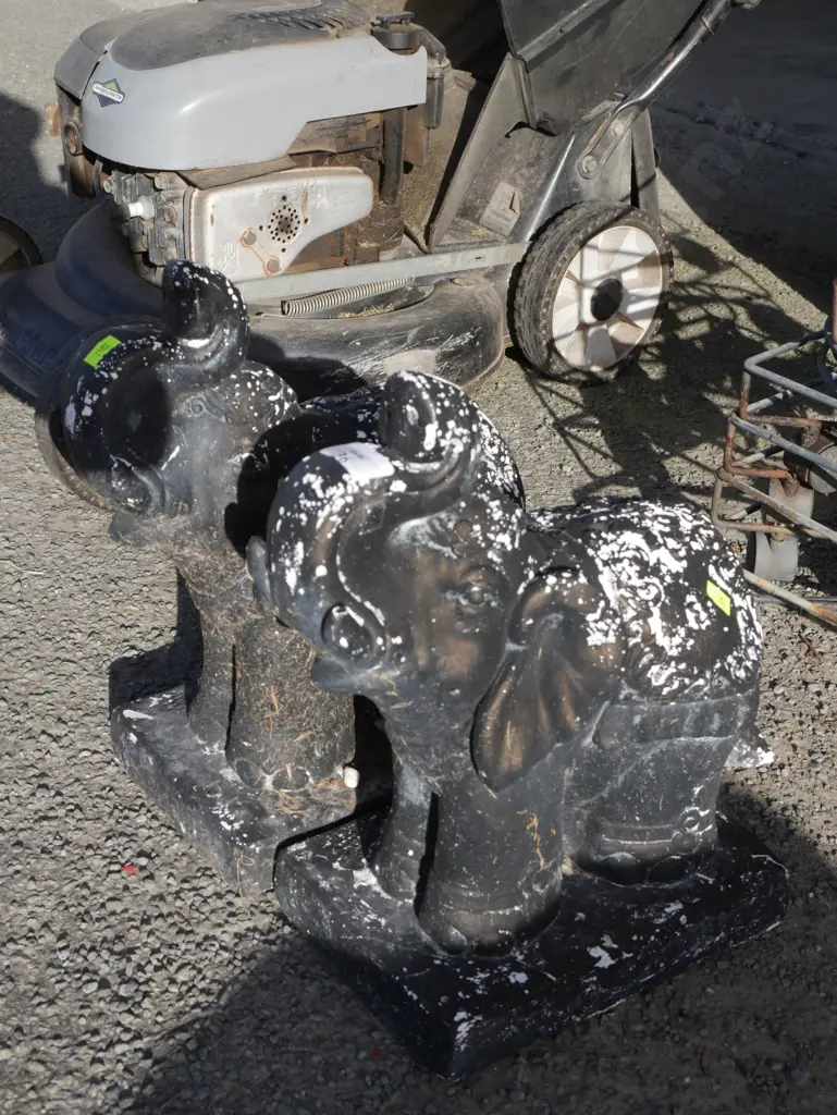 2 elephant garden figurines Image 1++