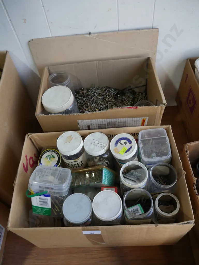 Assorted screws and nails Image 1++