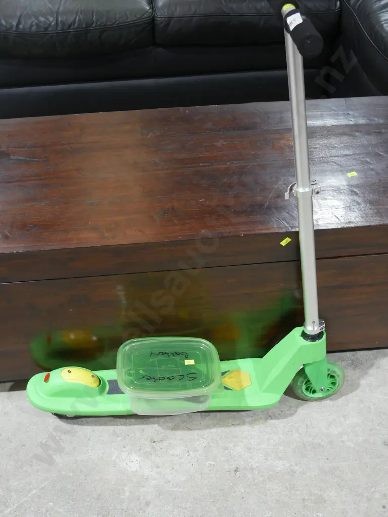 Children's electric scooter Image 1++