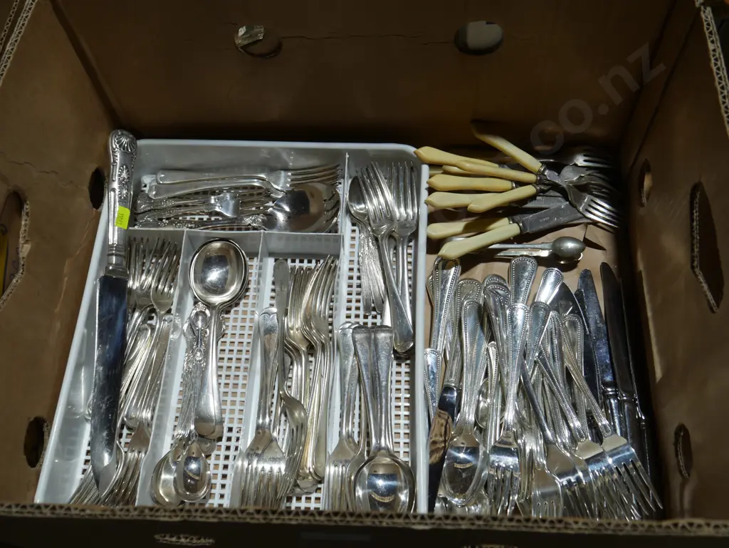 Assorted cutlery Image 1++