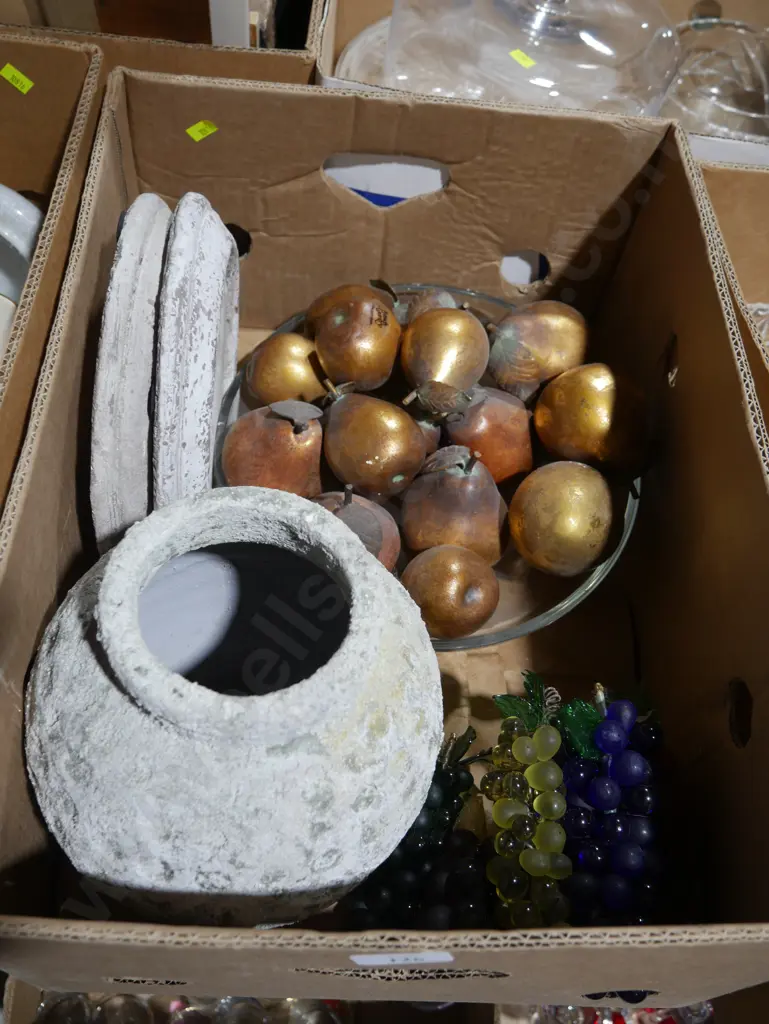 Vase, ornamental fruit etc Image 1++