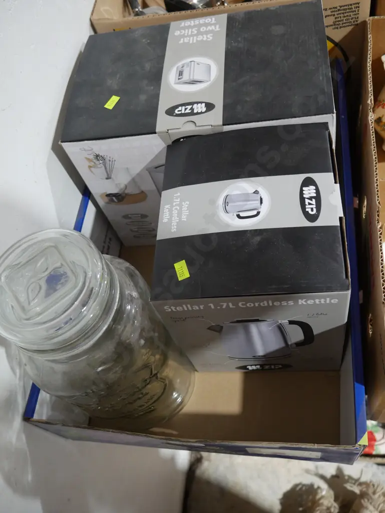 Zip jug & toaster etc Image 1++