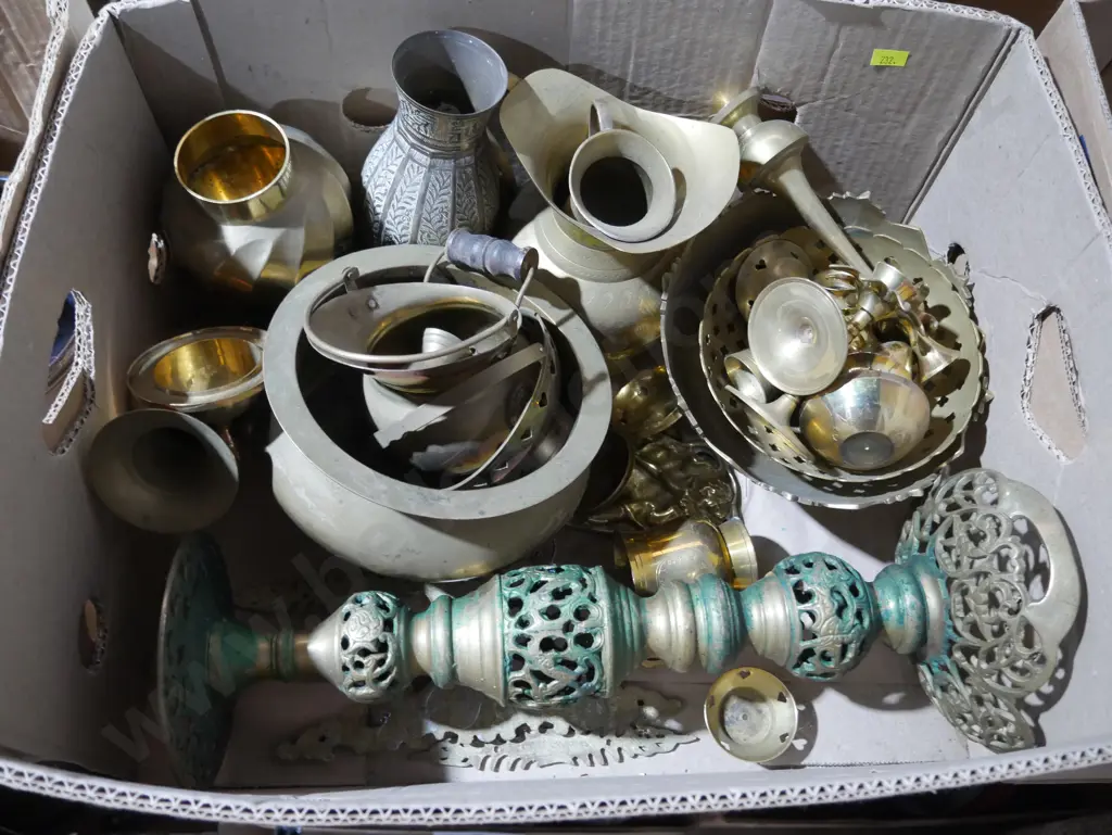 Assorted brassware Image 1++