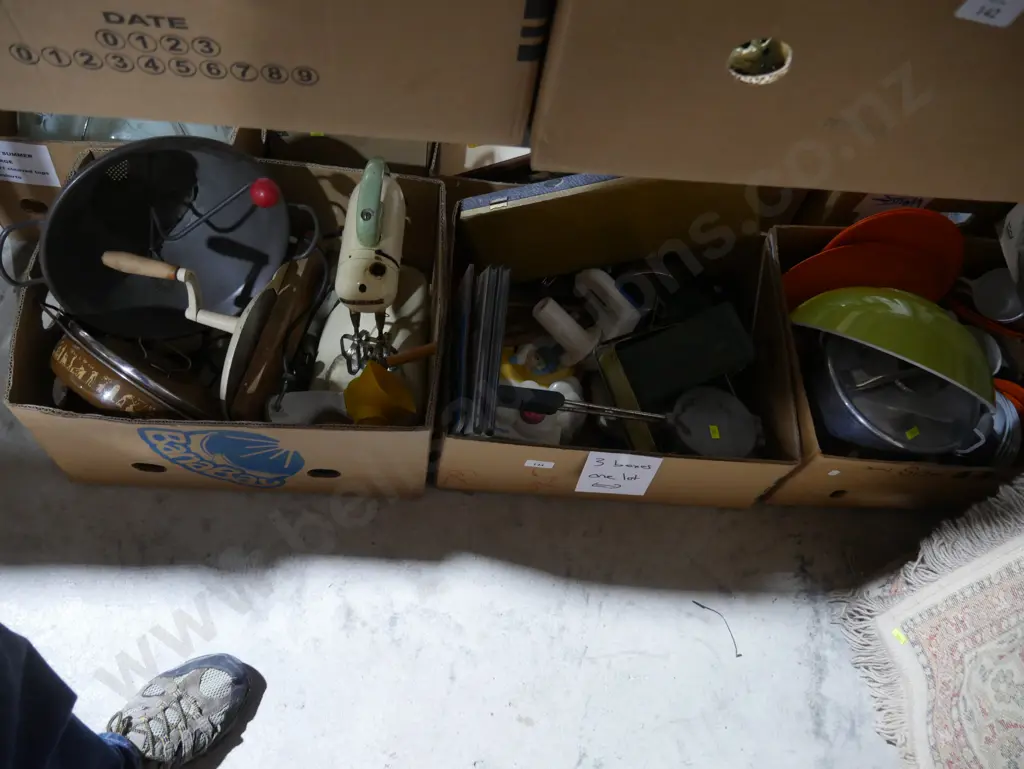Three boxes of vintage kitchenware etc Image 1++