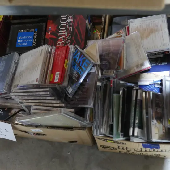 2 boxes CDs