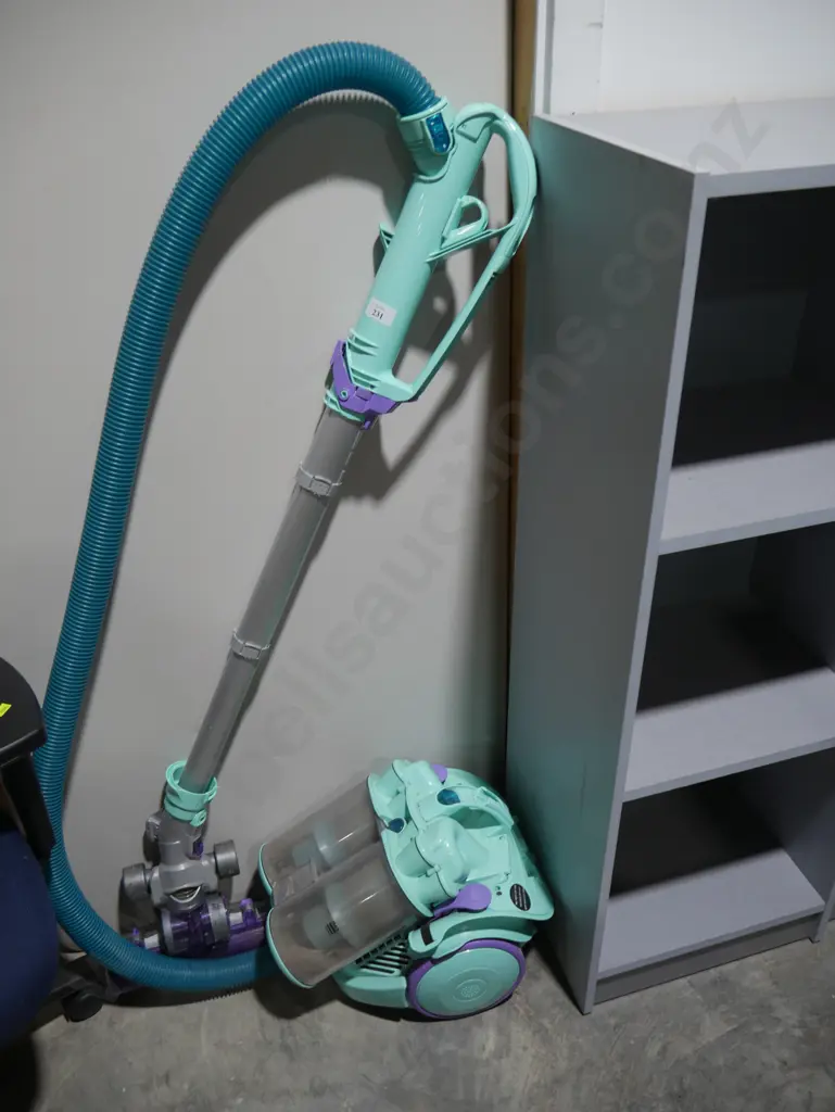 Dyson bagless vacuum cleaner Image 1++