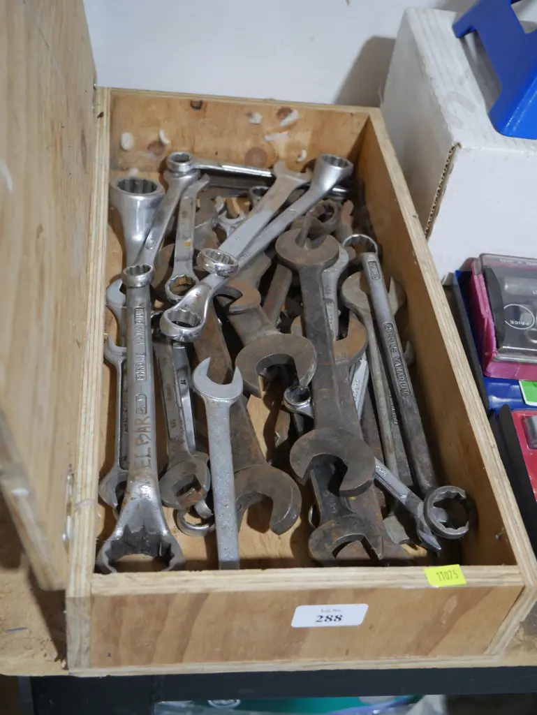 Assorted spanners Image 1++