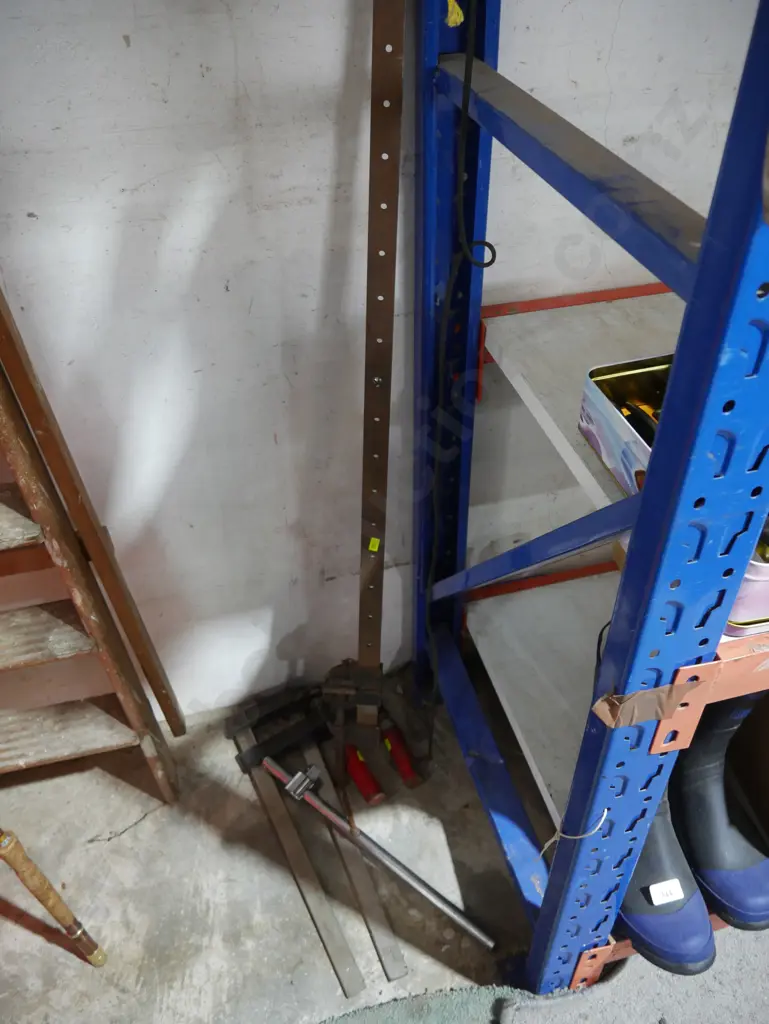 Assorted clamps Image 1++