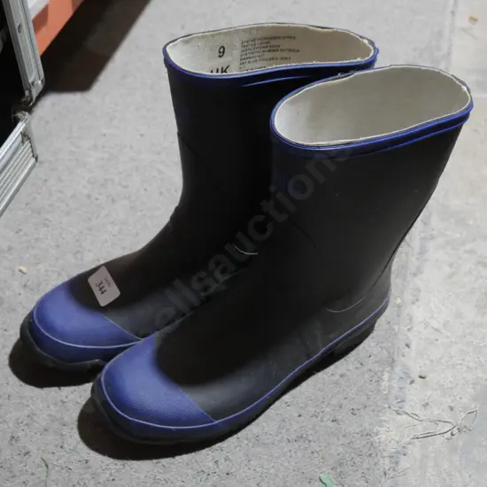 Blue collar gumboots UK size 9