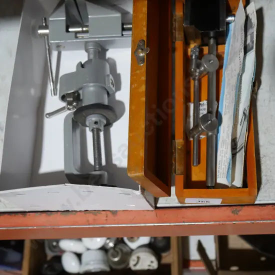 Vice, magnetic base for dial gauge