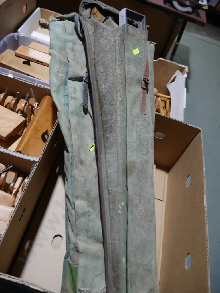 Assorted hand saws etc Image 1++