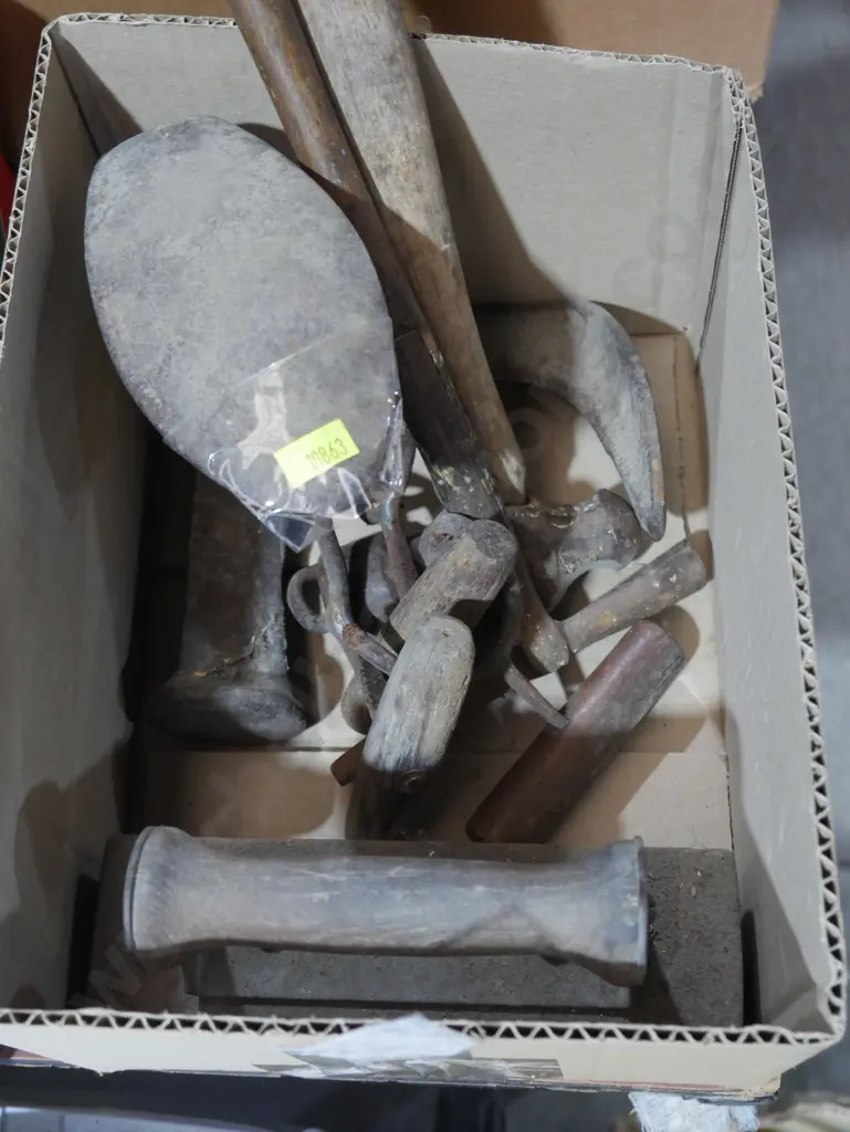 Shoelast hammers wool hooks Image 1++