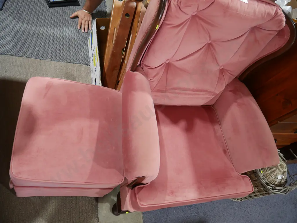 Wing back chair and footrest Image 1++