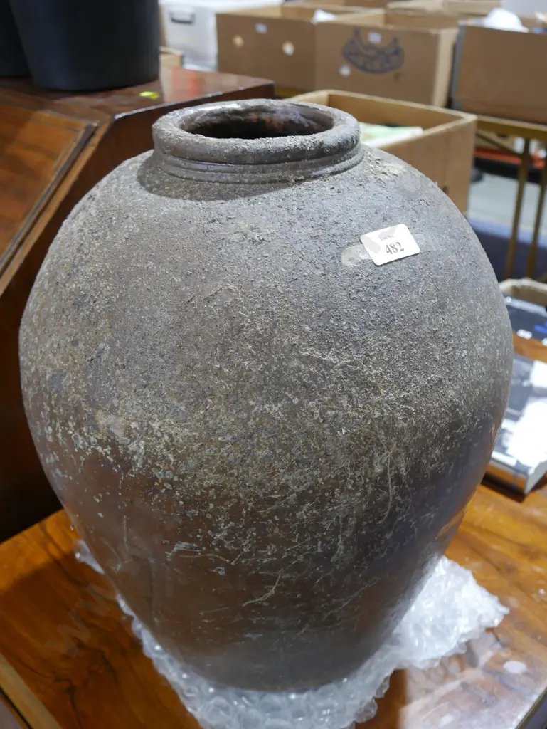 Pottery vase Image 1++