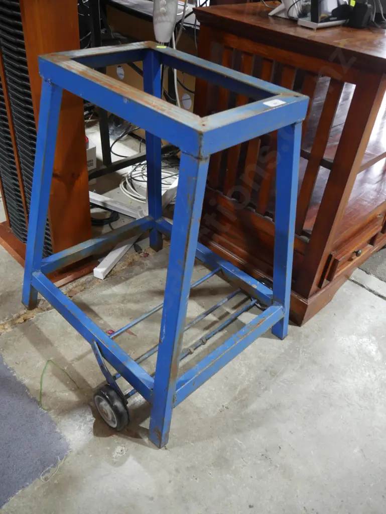 Metal base stand Image 1++