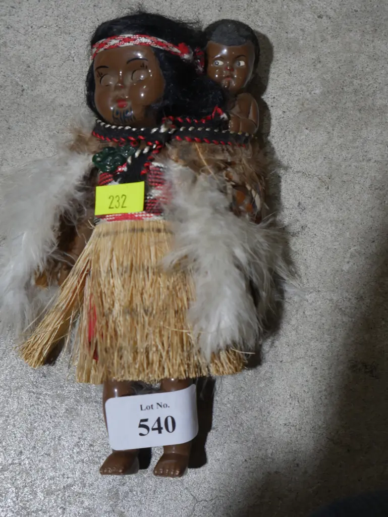 Maori mother and child doll Image 1++
