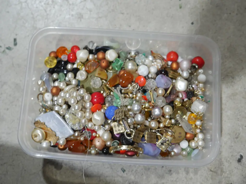 Costume jewellery parts Image 1++