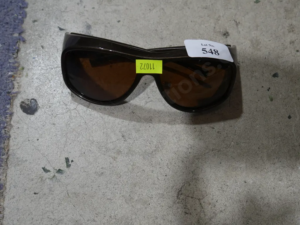 Overspex grande sunglasses Image 1++