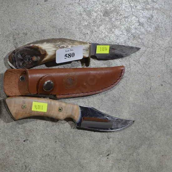 2 hunting knives