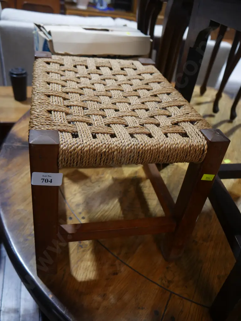 Wicker top stool Image 1++