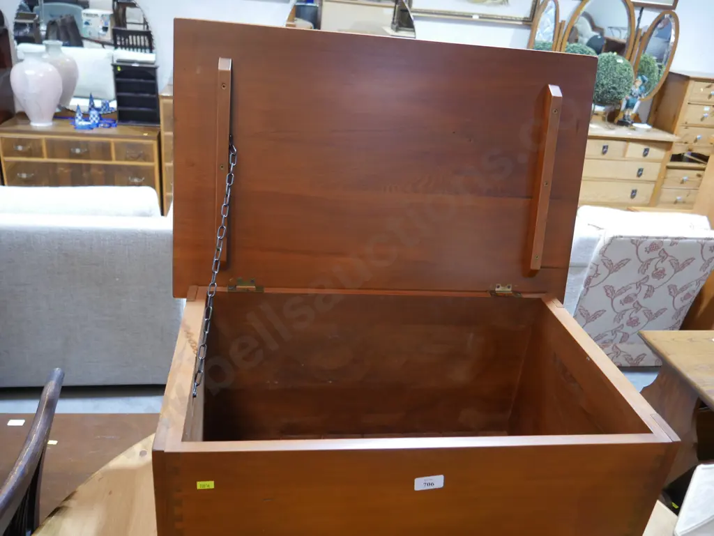 Wooden trunk Image 1++