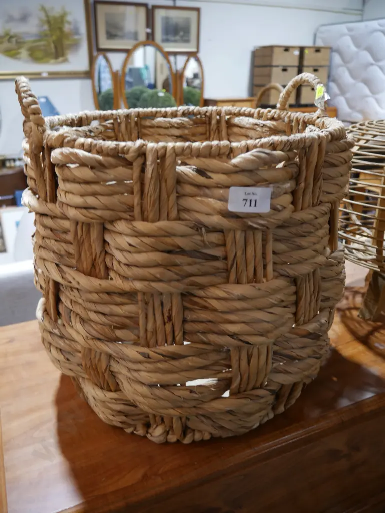 Wicker basket Image 1++