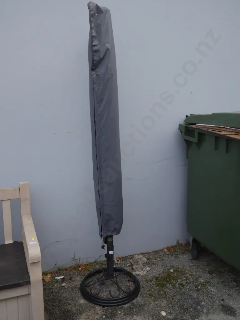 Sun umbrella and stand Image 1++