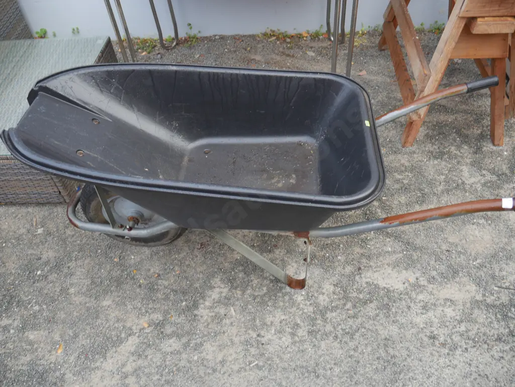 Wheelbarrow Image 1++
