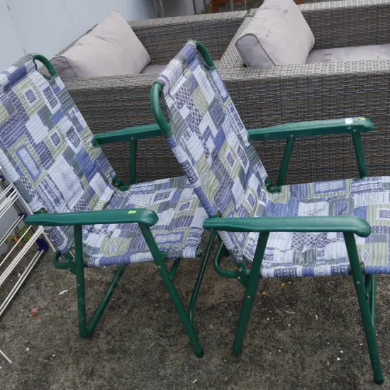 2 folding chairs