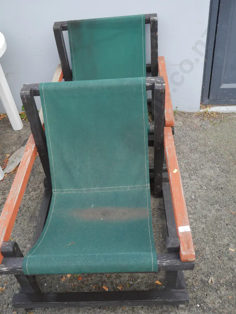 2 outdoor chairs Image 1++
