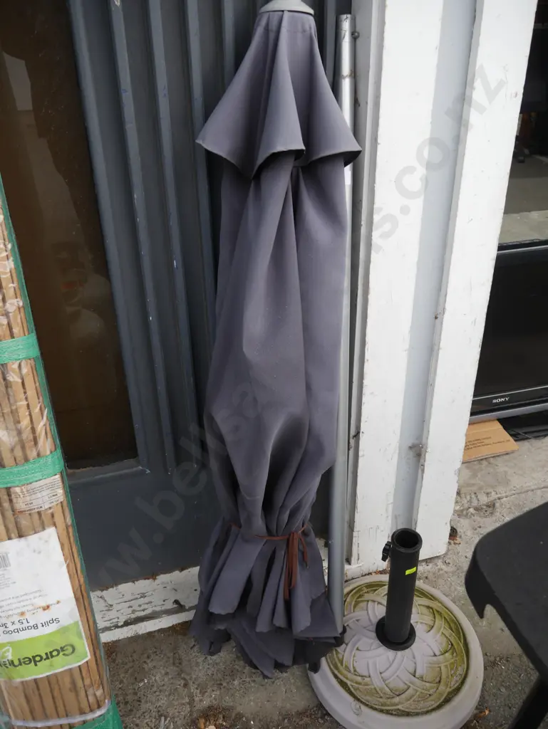 Sun umbrella and stand Image 1++