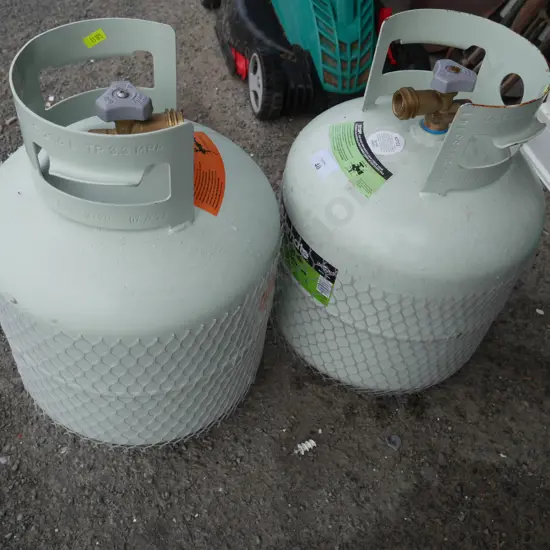 2 X 9 kg gas bottles