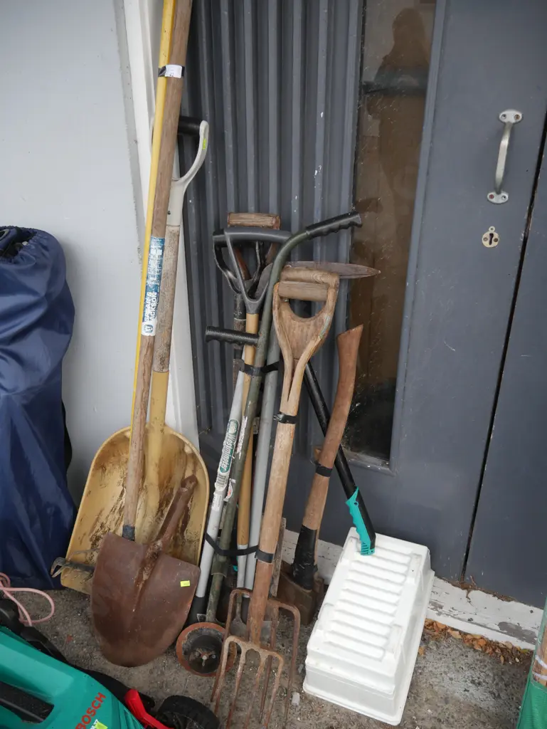 Assorted garden tools Image 1++