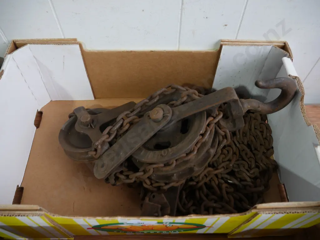 Block and chain Image 1++