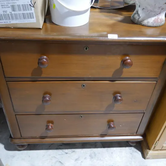 Chest of drawers