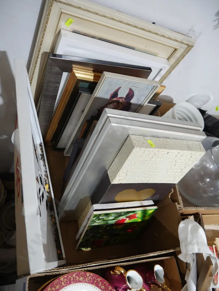 Box of artworks Image 1++