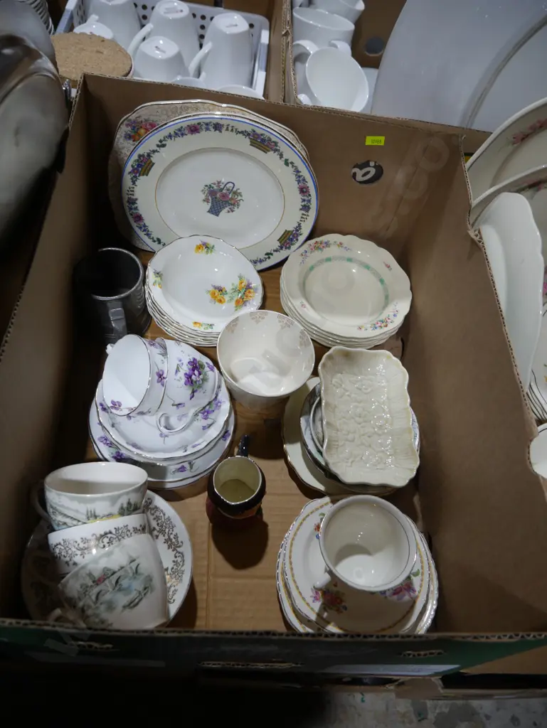 Box of assorted china Image 1++