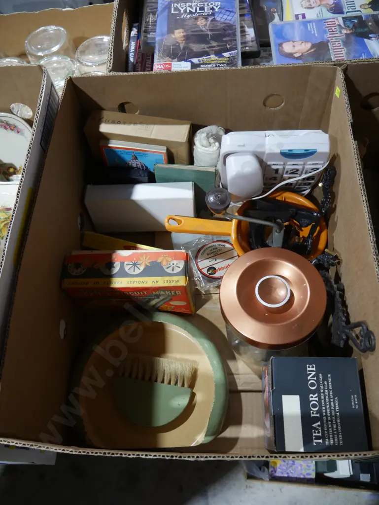 Brush and pan, telephone etc Image 1++