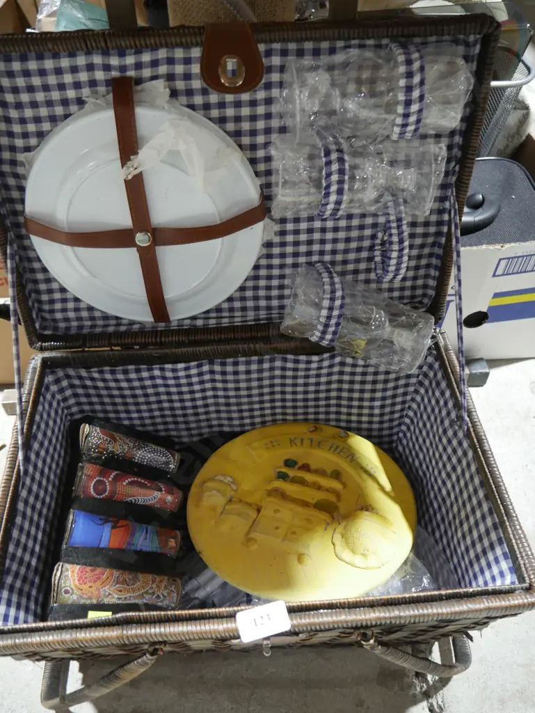 Picnic basket Image 1++